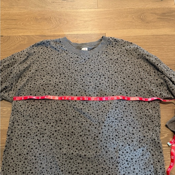 •Bundle of 2 Sweatshirts• - Picture 3 of 11